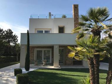 Beautiful Modern Villa In Isola Albarella