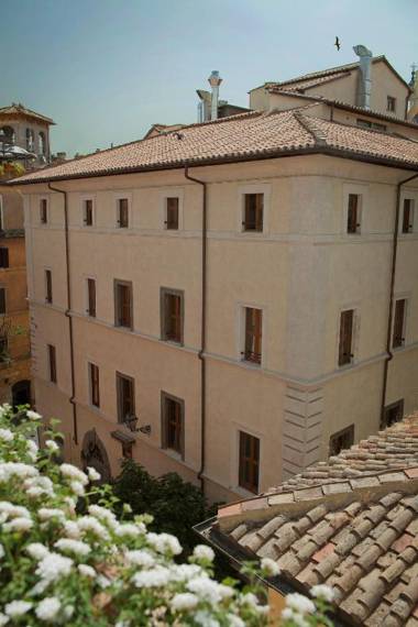 Navona Palace Luxury Inn