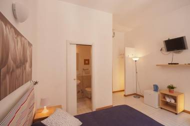 Opera Inn Suites B&B and Apartments