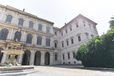 Trevi Fountain Guesthouse