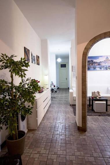 Hosting Flats Guest House