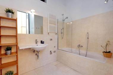 Giulia Charme - My Extra Home