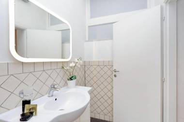 Cozy Tritone - My Extra Home