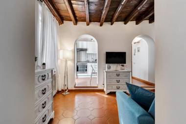 White Coronari Apartment