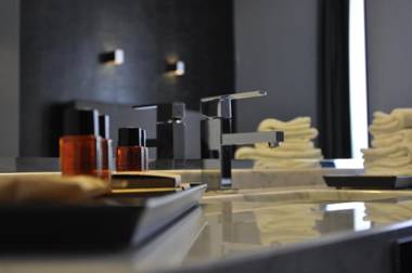 Place 24 Suites & Wellness