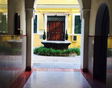 Colosseum Apartments