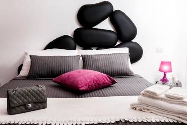 Two Chic Guesthouse