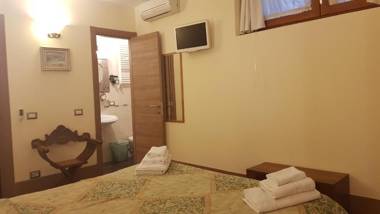 Aurelia Garden Gold B&B