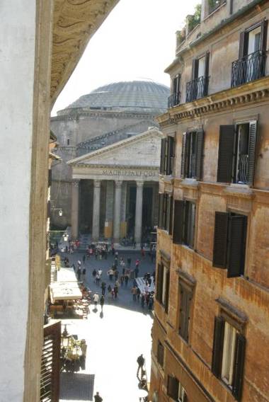 Pantheon Domus Valentino