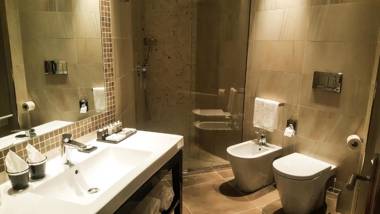 Harry's Bar Trevi Hotel & Restaurant