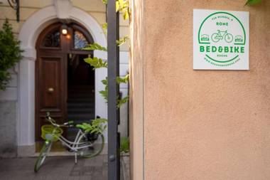 Bed&BikeRome Rooms