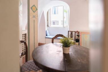 Piazza Colonna Apartment - Charme Homes