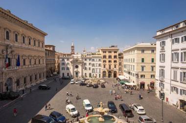 Piazza Farnese exclusive view 2 bedroom en suite