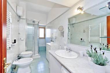 Cozy Leone - My Extra Home