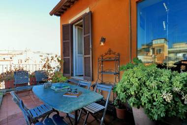 Trevi Comfortable Apartment with Terrace | Romeloft