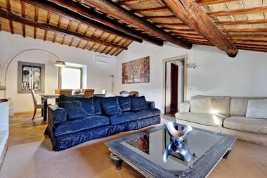 Piazza Mattei Elegant Apartment | Romeloft