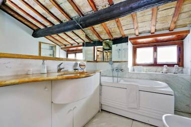 Piazza Mattei Elegant Apartment | Romeloft