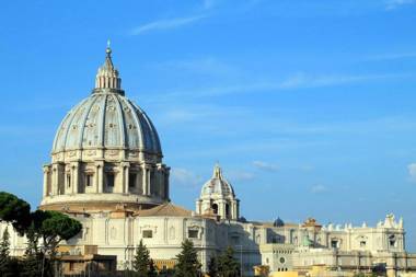 Saint Peter's Bright Apartment | Romeloft