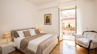Rental in Rome Colosseo View Luxury