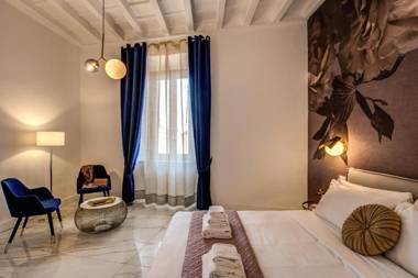 Little Queen Pantheon