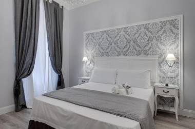 Charme & Chic Luxury