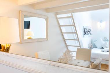 BBHOMEROME - Spanish Step Nest Luxury