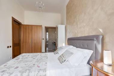 jacuzzi in front of the colosseum