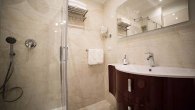 St. Peter Area Luxury Suites