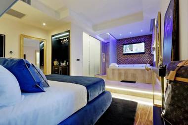 Spanish Diamond Luxury Suites & Jacuzzi
