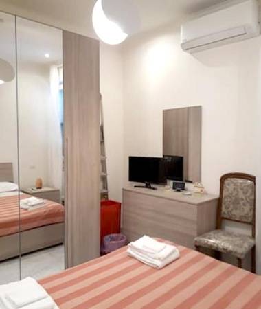 One bedroom appartement with city view terrace and wifi at Roma