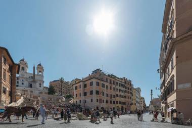 Piazza di Spagna Stylish Flat