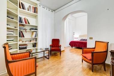 Spanish Steps Family Home by TreasureRome