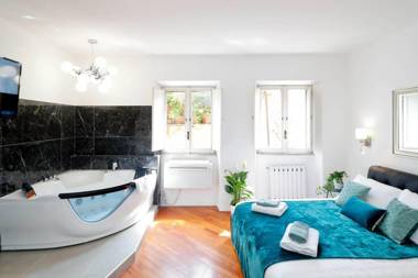 Pantheon Amazing Jacuzzi Suite