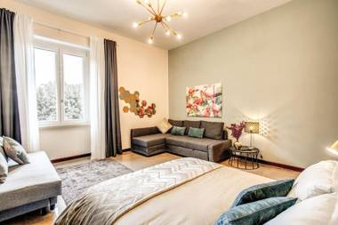 Popolo and Villa Borghese Deco Apartment