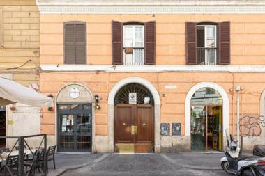 iFlat A Sparkle of Red in Trastevere