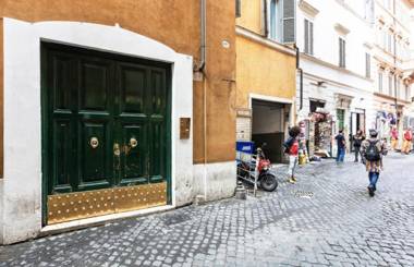 iFlat Modern flat a few steps from the Trevi Fountain