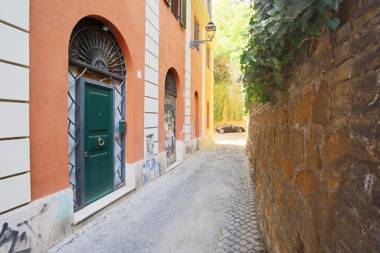 Quiet and Cozy Trastevere Hideaway
