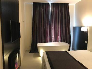 Roman Holidays Boutique Hotel