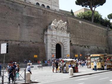Home Vaticano 50 steps from Museum
