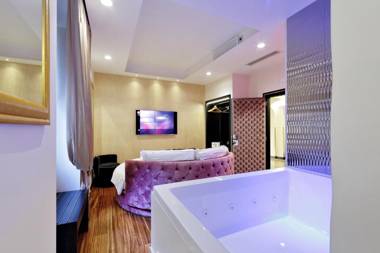 Trevi Diamond Luxury Suites & Jacuzzi
