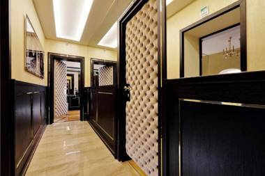 Trevi Diamond Luxury Suites & Jacuzzi