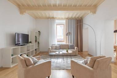 iFlat Navona White and Stylish Apartment