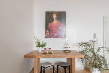 iFlat Navona White and Stylish Apartment