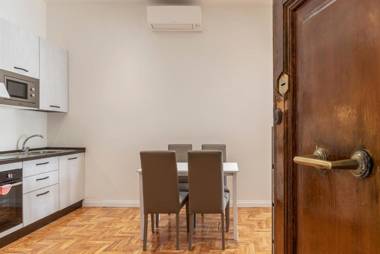 Rione Prati Elegant Apartment with Balcony