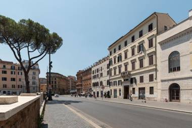 Largo di Torre Argentina Apartment