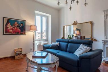 Santa Maria Maggiore Roomy and Bright Flat