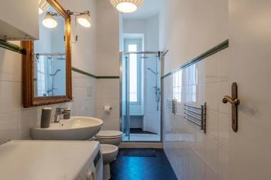 Santa Maria Maggiore Roomy and Bright Flat