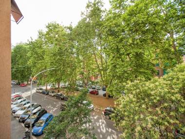 Spacious Apartment in Rome near Sea