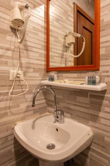 4-Bdr Apt among Colosseum&Termini 10-12 people