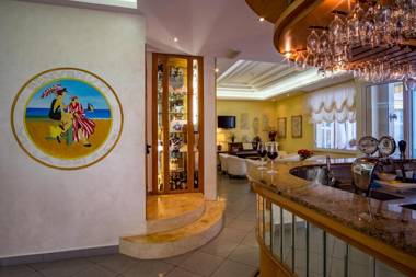 Hotel Villa dei Fiori - sul mare con piscina